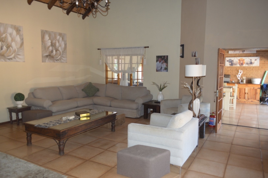 5 Bedroom Property for Sale in Wilkoppies North West